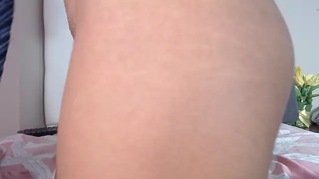 Snapshot of willow_smitt chatting on October 15, 2025, 12:46 pm willow smitt online show from October 15, 2025, 12:46 pm