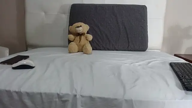 Snapshot of willow_smitt chatting on October 4, 2025, 12:28 pm willow smitt online show from October 4, 2025, 12:28 pm