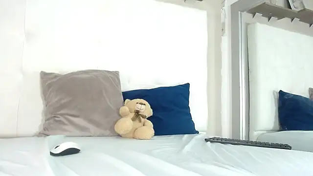 Snapshot of willow_smitt chatting on October 29, 2025, 12:59 pm willow smitt online show from October 29, 2025, 12:59 pm