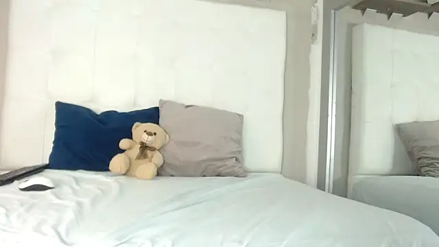 Snapshot of willow_smitt chatting on October 27, 2025, 3:13 pm willow smitt online show from October 27, 2025, 3:13 pm