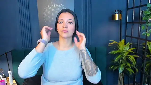 Snapshot of roxy_hell chatting on December 18, 2025, 12:31 pm roxy hell online show from December 18, 2025, 12:31 pm