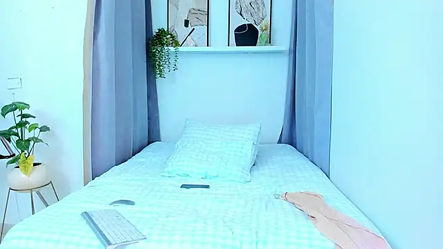 roxy hell online show from March 13, 2026, 9:09 pm