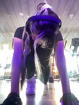 VictoriaGerard Pink online show from September 22, 2025, 1:06 pm