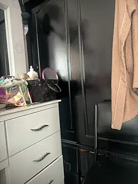 VictoriaGerard Pink online show from March 27, 2026, 5:25 pm