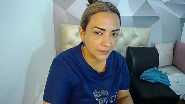 Snapshot of Milf-Prettyboobs chatting on December 23, 2025, 10:47 am Milf-Prettyboobs online show from December 23, 2025, 10:47 am