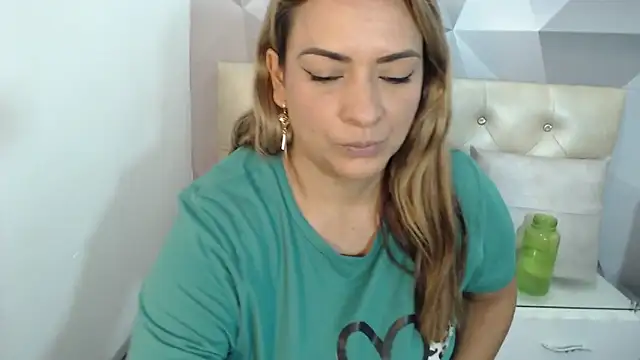 Snapshot of Milf-Prettyboobs chatting on February 10, 2026, 10:58 am Milf-Prettyboobs online show from February 10, 2026, 10:58 am