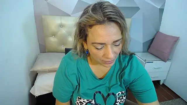 Snapshot of Milf-Prettyboobs chatting on December 18, 2025, 11:03 am Milf-Prettyboobs online show from December 18, 2025, 11:03 am