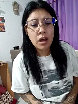 DaniPoison online show from April 25, 2026, 1:52 pm