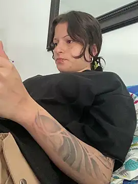 Snapshot of val_zx chatting on December 19, 2025, 1:13 pm val zx online show from December 19, 2025, 1:13 pm