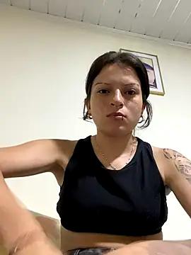 Snapshot of val_zx chatting on December 14, 2025, 12:50 am val zx online show from December 14, 2025, 12:50 am