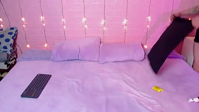 Snapshot of wet_valery chatting on February 18, 2026, 7:10 pm wet valery online show from February 18, 2026, 7:10 pm