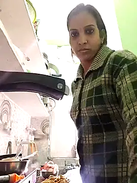 Hotty-Nidhi online show from December 22, 2025, 4:56 am