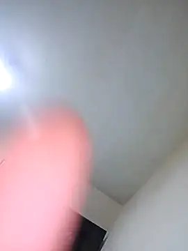 Snapshot of Thunderbolt121 chatting on November 14, 2025, 9:29 pm Thunderbolt121 online show from November 14, 2025, 9:29 pm