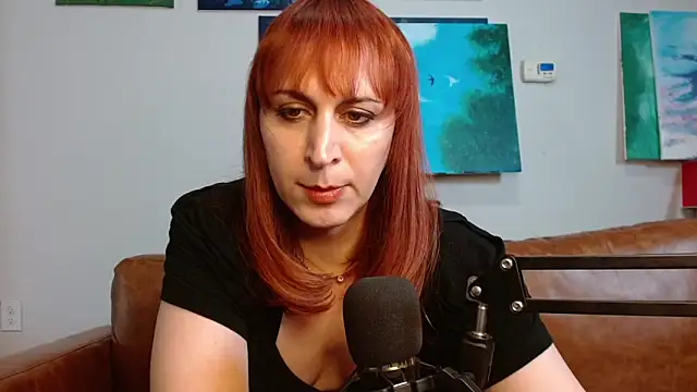 Snapshot of ChewyCandy chatting on October 31, 2025, 1:35 am ChewyCandy online show from October 31, 2025, 1:35 am