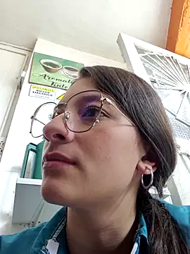 Snapshot of HOLY_DOLL chatting on October 18, 2025, 7:27 pm HOLY DOLL online show from October 18, 2025, 7:27 pm