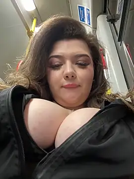 Snapshot of razdetta chatting on March 11, 2025, 5:24 pm razdetta online show from March 11, 2025, 5:24 pm