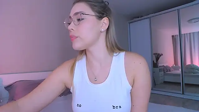 Snapshot of DIANAxxxDIAMOND chatting on October 6, 2025, 6:58 am DIANAxxxDIAMOND online show from October 6, 2025, 6:58 am