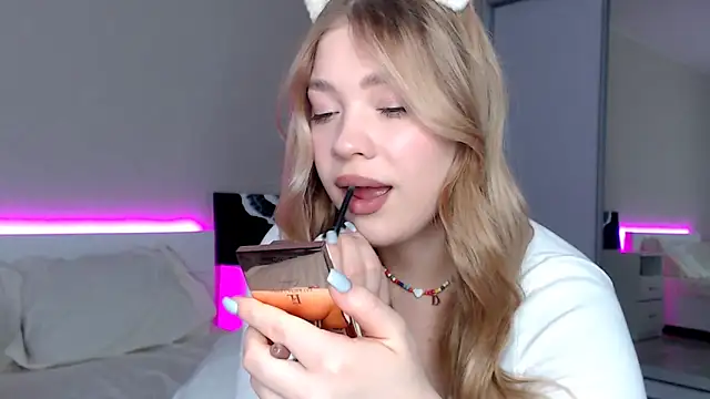 Snapshot of DIANAxxxDIAMOND chatting on March 14, 2025, 9:57 am DIANAxxxDIAMOND online show from March 14, 2025, 9:57 am