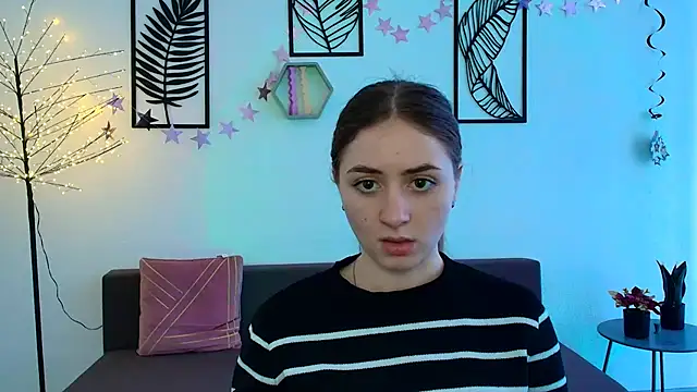 Snapshot of LilyHaart chatting on March 22, 2025, 12:57 pm LilyHaart online show from March 22, 2025, 12:57 pm