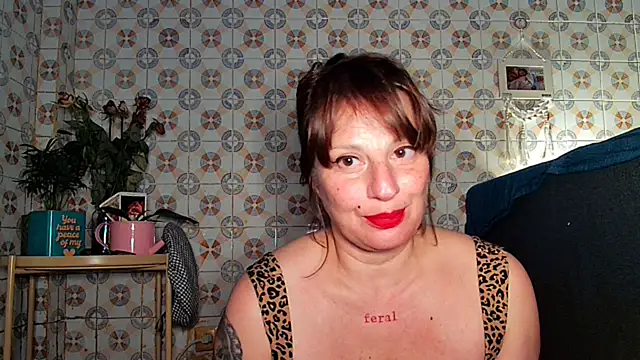 vitoriavaz online show from March 18, 2025, 10:48 pm