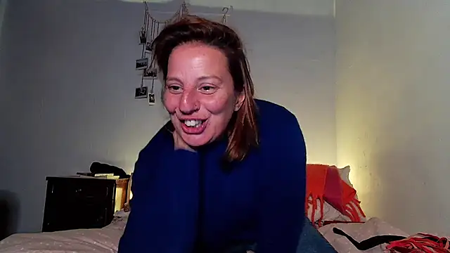 vitoriavaz online show from November 22, 2025, 6:40 pm