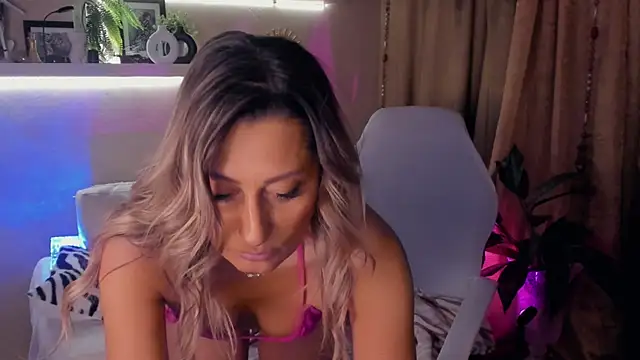 SarahAlluring online show from May 31, 2026, 6:09 pm