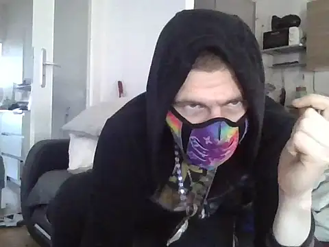 ThePython666 online show from March 18, 2025, 12:17 pm