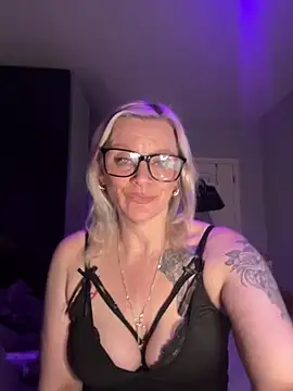 Curvy-Cleo online show from February 8, 2026, 7:11 pm