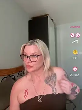 Snapshot of Curvy-Cleo chatting on July 15, 2026, 10:55 am Curvy-Cleo online show from July 15, 2026, 10:55 am