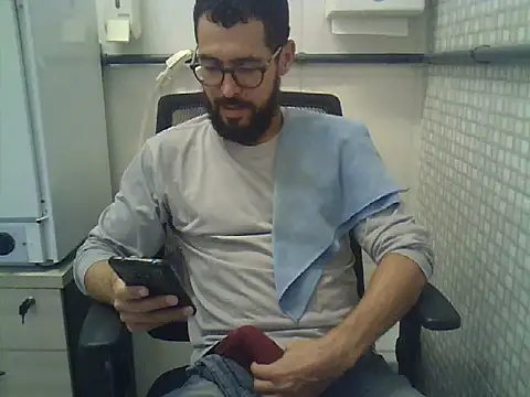 Snapshot of pdasgyn chatting on May 7, 2026, 4:43 pm pdasgyn online show from May 7, 2026, 4:43 pm