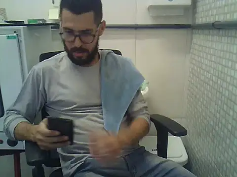 pdasgyn online show from April 15, 2026, 5:39 pm