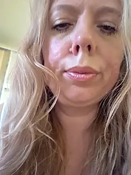 Irina3718 online show from June 17, 2026, 4:39 pm
