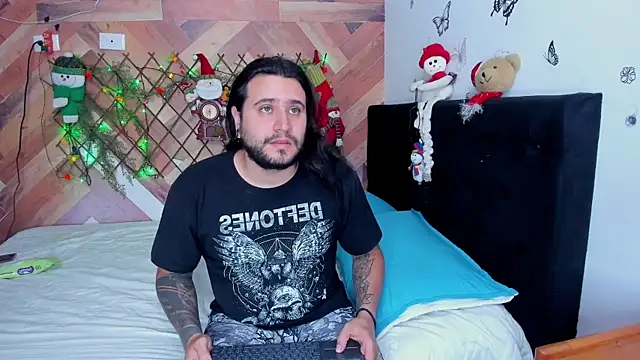 Snapshot of EmilyandChristianTattoos chatting on December 2, 2025, 11:17 pm EmilyandChristianTattoos online show from December 2, 2025, 11:17 pm