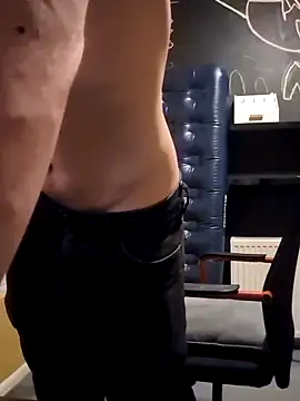 Snapshot of Nick-Ox chatting on March 21, 2025, 8:18 pm Nick-Ox online show from March 21, 2025, 8:18 pm