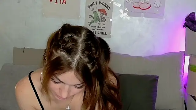 Snapshot of SweetDarling7 chatting on May 2, 2026, 12:32 pm SweetDarling7 online show from May 2, 2026, 12:32 pm