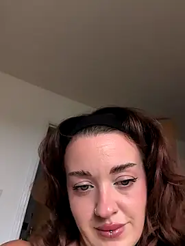 Petite Juicy Olive online show from July 21, 2026, 12:39 pm