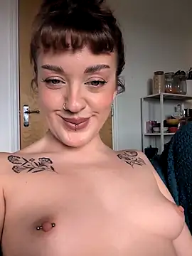 Petite Juicy Olive online show from May 11, 2026, 9:43 am