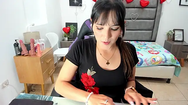 Snapshot of Tania_Duque chatting on March 13, 2026, 2:33 pm Tania Duque online show from March 13, 2026, 2:33 pm
