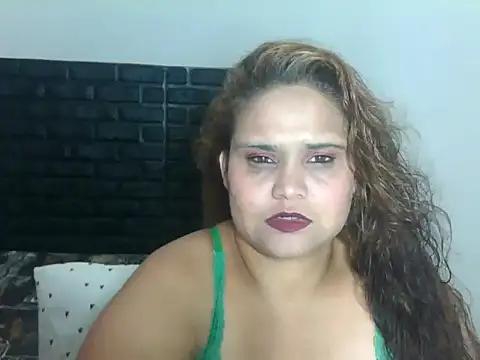 clover cams1874 online show from November 27, 2025, 11:54 am