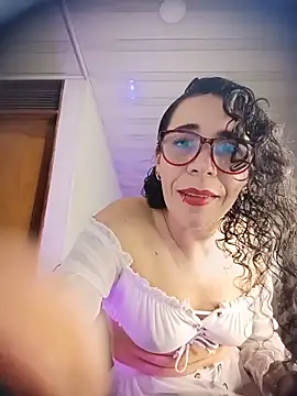 Snapshot of mia_velvet1 chatting on May 21, 2026, 7:00 pm mia velvet1 online show from May 21, 2026, 7:00 pm