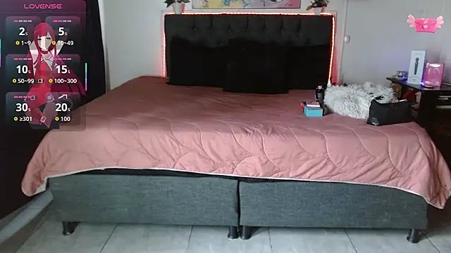 mia velvet1 online show from November 17, 2025, 1:37 pm