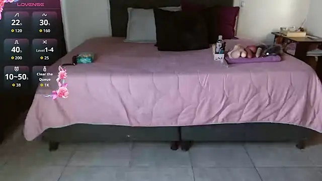 mia velvet1 online show from September 12, 2025, 2:28 pm