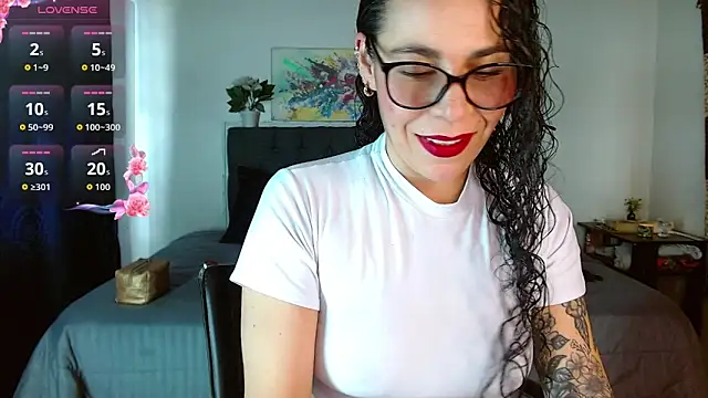 mia velvet1 online show from September 24, 2025, 2:45 pm