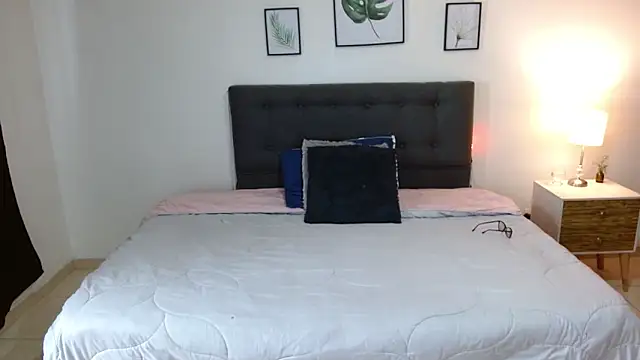 mia velvet1 online show from November 26, 2025, 2:06 pm