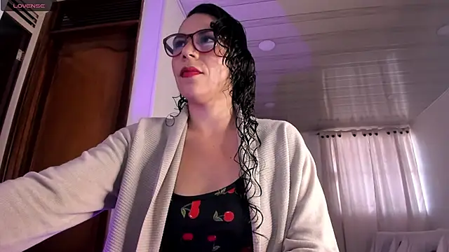 Snapshot of mia_velvet1 chatting on May 7, 2026, 12:41 pm mia velvet1 online show from May 7, 2026, 12:41 pm
