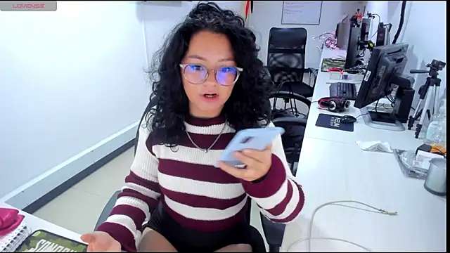 Snapshot of jenn_cg chatting on November 3, 2025, 7:39 pm jenn cg online show from November 3, 2025, 7:39 pm