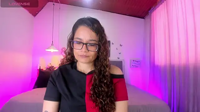 Snapshot of Rose_Thompson1 chatting on April 18, 2026, 1:35 pm Rose Thompson1 online show from April 18, 2026, 1:35 pm