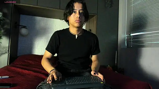 Snapshot of labrinthteasing chatting on October 27, 2025, 2:29 pm labrinthteasing online show from October 27, 2025, 2:29 pm