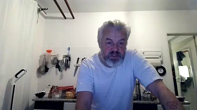 Snapshot of Berg_Boy chatting on December 19, 2025, 5:21 am Berg Boy online show from December 19, 2025, 5:21 am