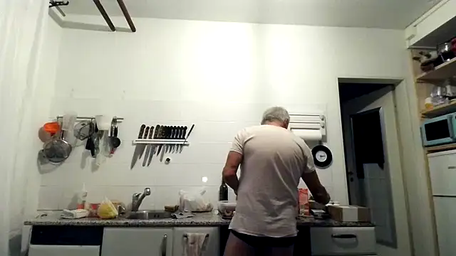 Snapshot of Berg_Boy chatting on October 17, 2025, 4:16 am Berg Boy online show from October 17, 2025, 4:16 am